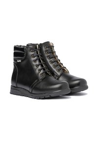 Botines de cuero negro hasta el tobillo con cierre de cordones y cremallera, cuello acolchado, superficie texturizada y suela de goma. Diseño clásico.