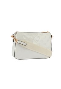 Sac en cuir blanc à bandoulière avec un motif floral embossé, quincaillerie dorée, fermeture éclair et une sangle d'épaule beige texturée.