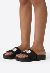 The North Face BASE CAMP SLIDE III UNISEX - Chanclas de baño - black