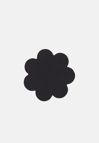 Objet noir en forme de fleur avec des pétales arrondis et une texture lisse, sur fond blanc. Design simple sans aucun motif.