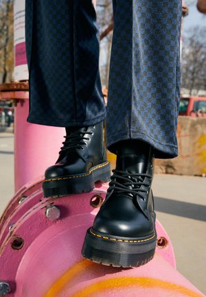 Dr. Martens JADON BLACK - Stivaletti con plateau - nero