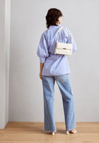 Anna Field Skulderveske - off-white