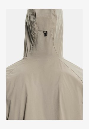 Béžová kapucňová bunda s texturovaným povrchem, se stahovací šňůrkou u krku a kapsou na zadní straně pro uložení.