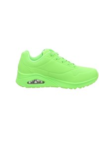 Scarpe sportive verdi con una tomaia sintetica liscia, dettagli perforati, punta rotonda e ammortizzazione ad aria visibile nella suola.