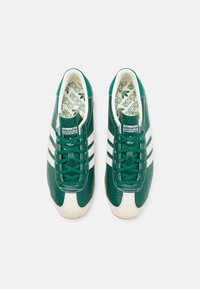 adidas Originals COUNTRY OG - Αθλητικά παπούτσια - collegiate green/off white/silver metallic