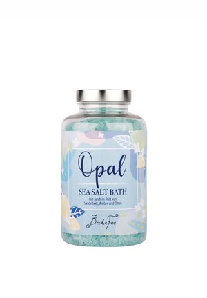 BADEFEE BADESALZ OPAL – MEERSALZKRISTALLE MIT SANDELHOLZ, AMBER   ZITRONE - Bubble bath & soak - weiß