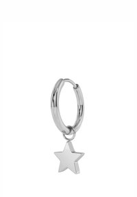 Sølv ørering med stjernevedhæng. Øreringen har en glat, poleret overflade med et simpelt, cirkulært design.