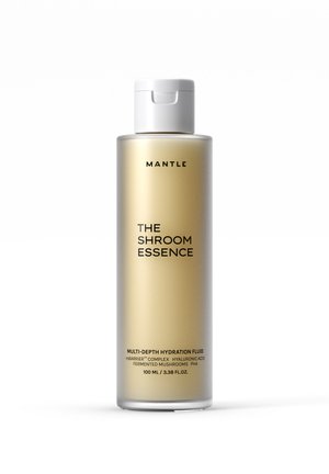 Mantle The Shroom Essence-flaske med hvid låg, indeholdende multifunktionel fugtgivende væske med hyaluronsyre og fermenterede svampe, 100 ml.