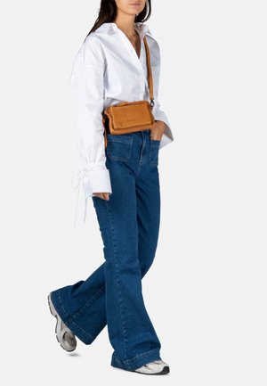 Burkely JUST JOLIE - Schoudertas - cognac