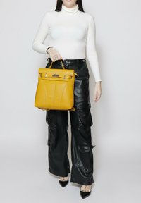 Roberta Rossi CONVERTIBLE INTO - Rugzak - yellow