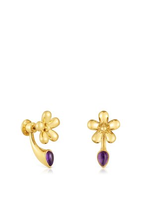 Pendientes en forma de flor dorada con un acento en forma de lágrima púrpura. Cada pendiente tiene un diseño de pétalo texturizado con superficies pulidas.