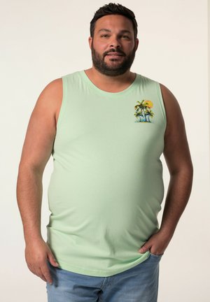 Hellgrünes ärmelloses Tanktop aus weichem Stoff, das ein gesticktes Design mit einer Palme und Sonne auf der linken Brust zeigt. Lässiger Schnitt.