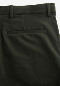Next SLIM FIT SMART STRETCH - Stoffhose - green