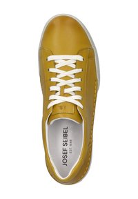 Gule lædersneakers med hvide snørebånd og en tekstureret gummisål. Har en afrundet tå og branding på indersålen. Glat overfladefinish.