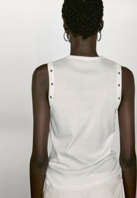 Thumbnail Image 3
