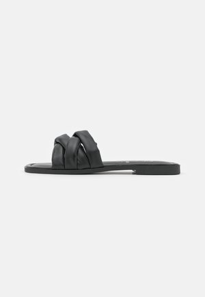 s.Oliver Pantolette flach - black