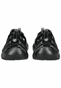 Czarne buty wodne z teksturowaną syntetyczną cholewką, elastycznymi sznurówkami i gumową podeszwą. Posiadają zaokrąglony czubek i wyściełane pięty.