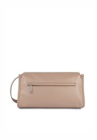 Borsa a mano in pelle beige con texture liscia, dotata di una tasca con zip, hardware in argento e un manico laterale per il trasporto.