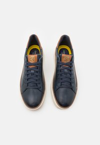 Cole Haan GRANDPRO TOPSPIN - Sneakers laag - navy blazer/british tan/ivory