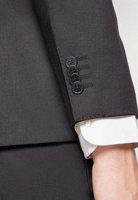 Thumbnail Image 6