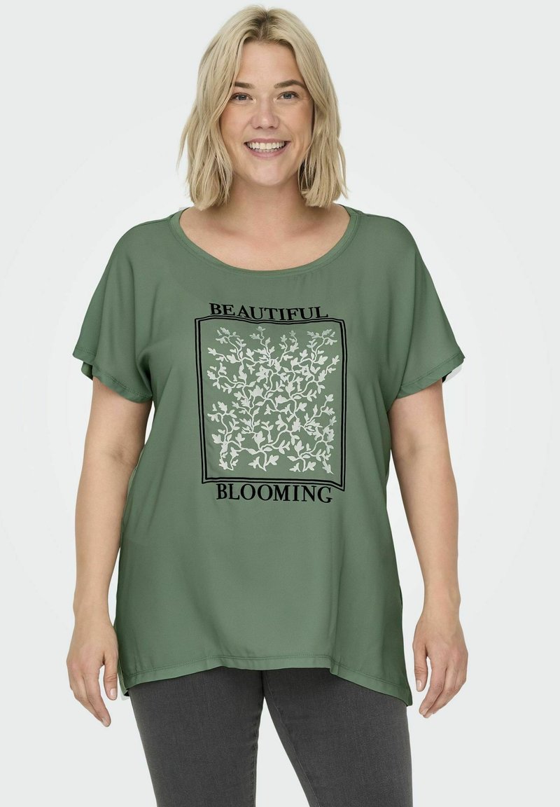 ONLY Carmakoma CARKETTY LIFE MIX TEE - Marškinėliai su spaudiniu - hedge green