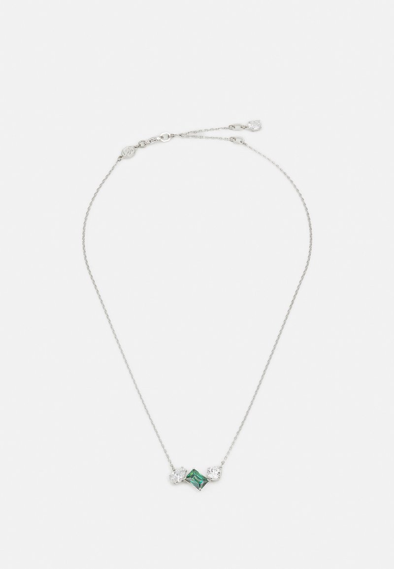 Hõbedane kaelakee, millel on ristkülikukujuline roheline kivi, mida ümbritsevad kaks ümmargust selget kivi, koos peene ahela ja reguleeritava lukuga.