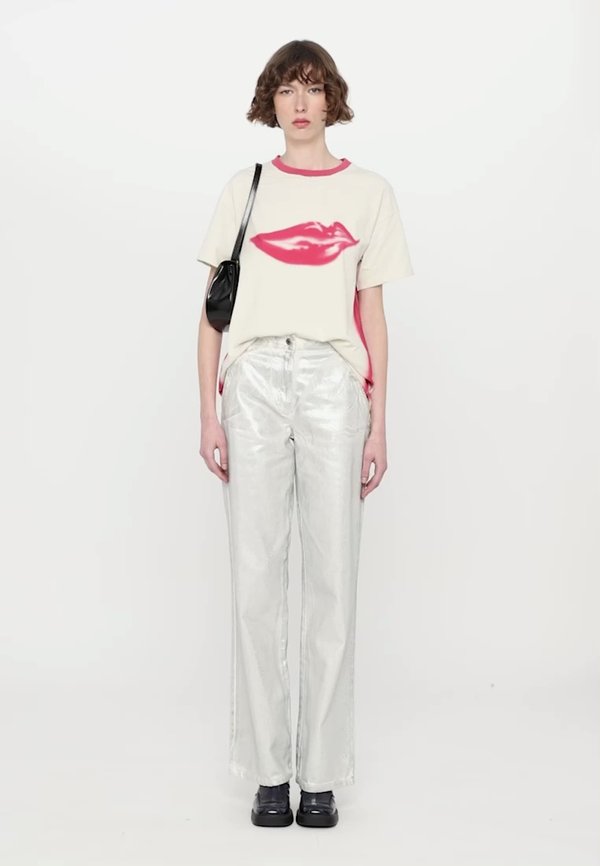 GRAFFITY - Print T-shirt - silver4