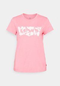 Růžové bavlněné tričko s bílým logem Levi's s květinovým vzorem, krátkými rukávy a kulatým výstřihem.