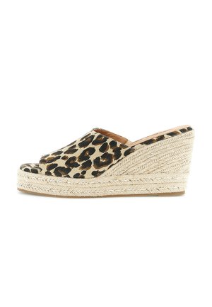 Sandalo espadrillas zeppa con suola in juta intrecciata beige e tomaia in tessuto stampa leopardata, punta aperta, stile slip-on.