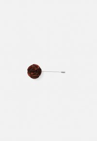 Pin de solapa color cobre con un diseño de rosa y pétalos en capas, unido a un delgado pin de metal con un pequeño extremo redondo.