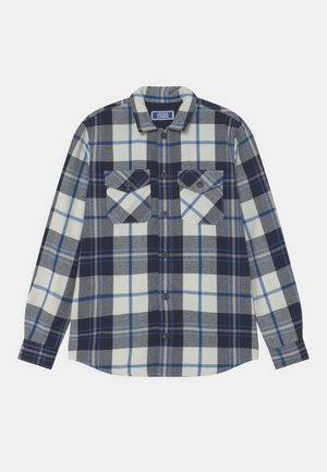 Langærmet skjorte i flannel-stof med et blå- og gråternet design, knappet fortil og to brystlommer.