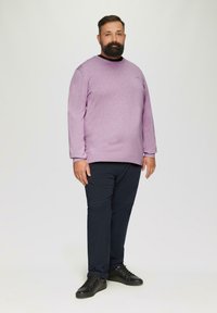 s.Oliver MIT CREWNECK - Strickpullover - rosa