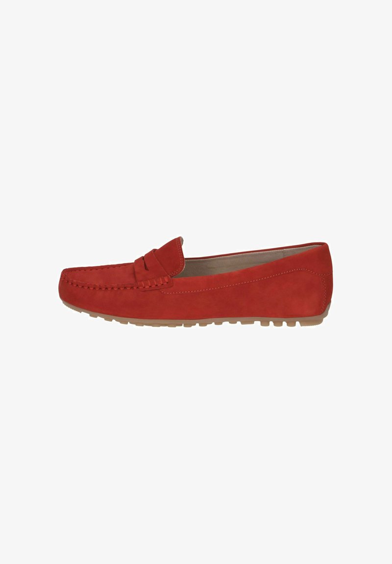 Rote Wildleder-Loafer mit einer gestickten Naht und weicher Textur. Sie verfügen über eine niedrige Gummisohle und ein Slip-On-Design mit einer abgerundeten Zehe.