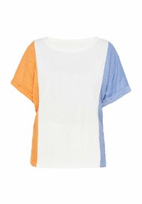 Farveblokeret striktop med orange, hvid og blå sektioner, korte ærmer og et struktureret mønster. Rund halsudskæring. Casual pasform.
