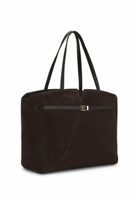 Tummanruskea mokkanahkainen olkalaukku, jossa on kahdet nahkahihnat ja etuosassa ohut vaakasuora nahkahihna pienellä soljella.