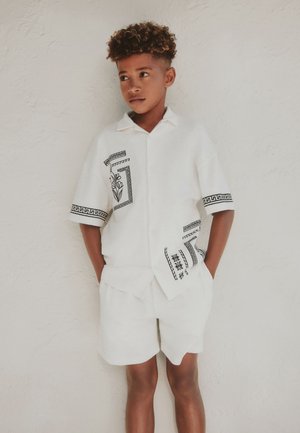 Next, REGULAR FIT - REVERE BUTTON THROUGH SHIRT AND SHORTS SET  . - Verryttelyhousut - ecru white