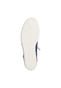Sneaker in tela blu navy con suola in gomma bianca, caratterizzata da un motivo testurizzato e logo impresso. Lacci e occhielli sono di tonalità argentata.