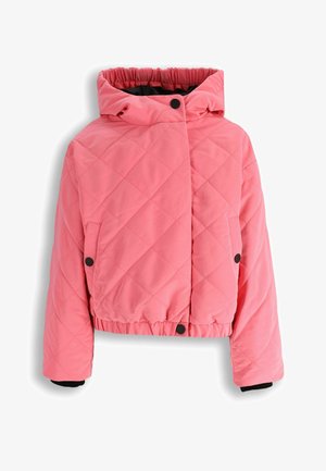 Różowa pikowana kurtka z kapturem, czarne zatrzaski, boczne kieszenie oraz elastyczny dół i mankiety.