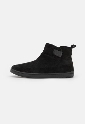 HUB SERVE - Ankle Boot - black