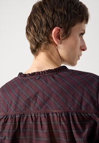 Mos Mosh SHIRT - Blūze - fudge