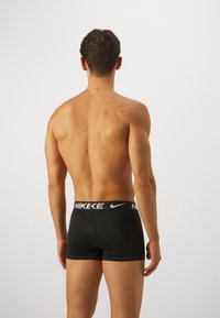 Nike Underwear ESSENTIAL TRUNK 3 PACK - Bokserbriefs - siren red/deep royal/black