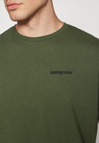 Patagonia LOGO - Tricou cu imprimeu - pine green