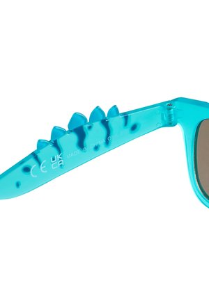 Occhiali da sole turchesi con una montatura decorata caratterizzata da punte rialzate sull'asta. Le lenti sono tinta marrone. Prodotto in Cina.