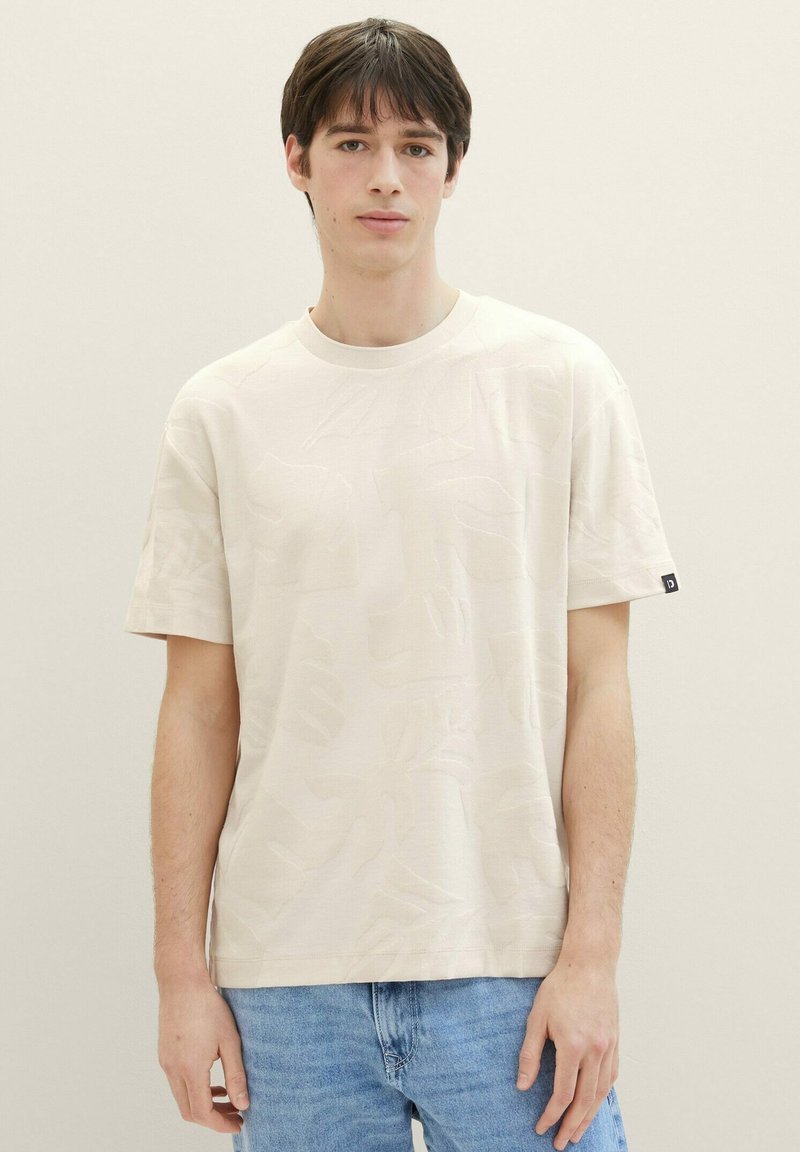 TOM TAILOR DENIM Camiseta estampada - beige leaves jacquard