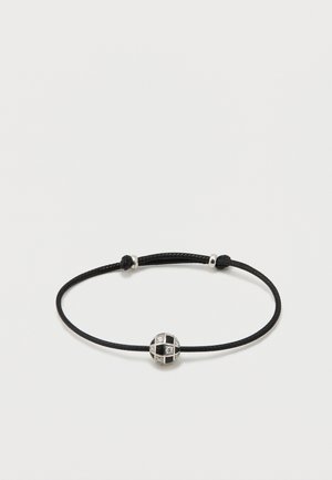 Schwarzes geflochtenes Armband mit einer silbernen dekorativen Kugel, die abwechselnd schwarze und klare Kristalle trägt. Verstellbares Design mit Metallakzenten.