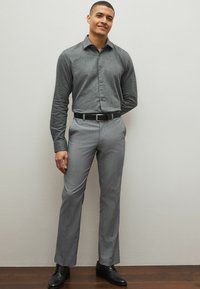 Next TRIMMED SINGLE CUFF - Overhemd - grey
