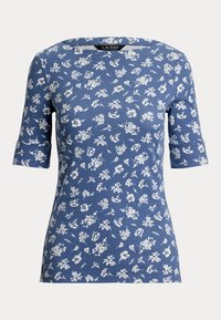 Top blu con motivo floreale, maniche corte, realizzato in tessuto morbido. Presenta disegni di fiori bianchi distribuiti uniformemente sulla superficie.