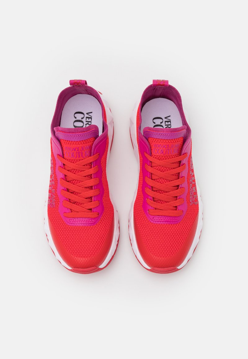 Damen Sneaker low | Versace Jeans Couture ATOM MAIN Sneaker low fuxia/poppy/pink - EA20365 Damen Sneaker low | Versace Jeans Couture ATOM MAIN Sneaker low fuxia/poppy/pink - EA20365