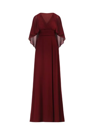 Vloerlange bordeaux avondjurk met geplooide bodice, brede tailleband en doorschijnende, vloeiende cape-mouwen.