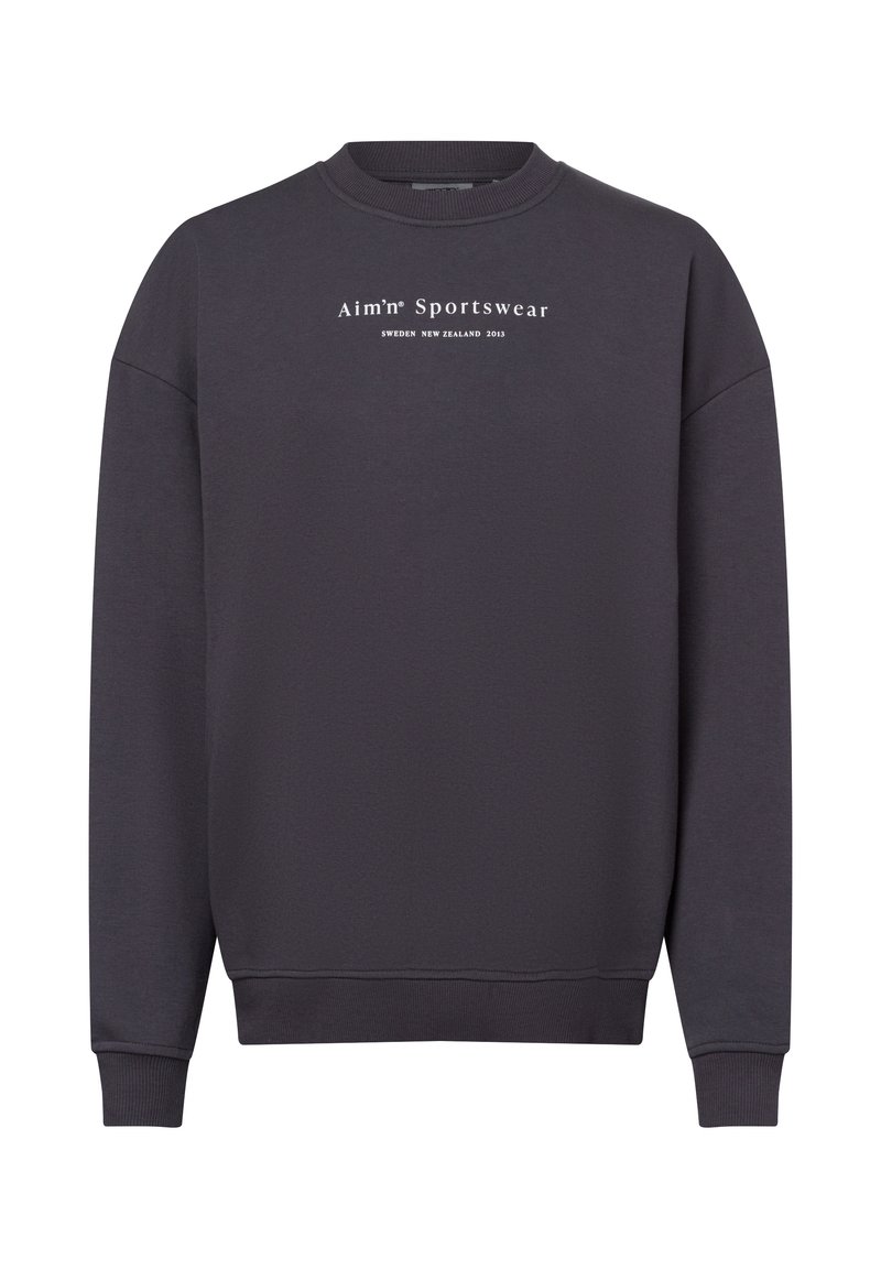 Dunkelgrauer Sweatshirt aus weichem Material, mit Rundhalsausschnitt, leicht lockerer Passform und weißem Text-Logo auf der Vorderseite.